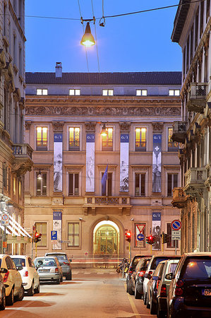 simsearch:841-09204977,k - Gallerie d'Italia, external view, Milan, Lombardy, Italy, Europe Foto de stock - Con derechos protegidos, Código: 841-09205152