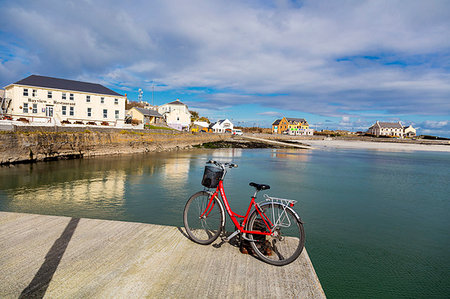 Kilronan Pier and village, Inish More, Aran Islands, Republic of Ireland, Europe Stockbilder - Lizenzpflichtiges, Bildnummer: 841-09205189