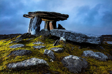 simsearch:400-05287744,k - The Poulnabrone Dolmen, The Burren, County Clare, Munster, Republic of Ireland, Europe Photographie de stock - Rights-Managed, Code: 841-09205308