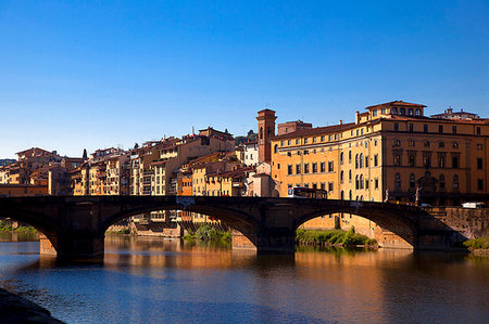 simsearch:862-08719043,k - Santa Trinita Bridge, Florence, Tuscany, Italy, Europe Foto de stock - Con derechos protegidos, Código: 841-09205321