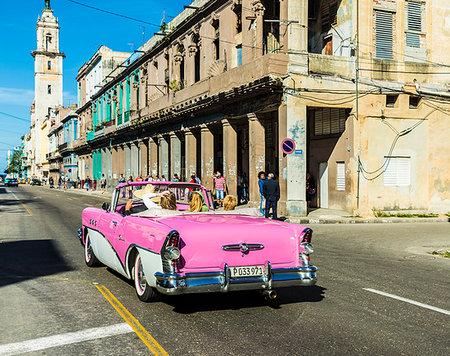 simsearch:841-09204158,k - A vintage American car in a typical street in Havana, Cuba, West Indies, Caribbean, Central America Foto de stock - Con derechos protegidos, Código: 841-09205423