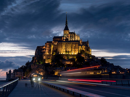 simsearch:879-09033311,k - Mont St Michel, UNESCO World Heritage Site, holy island and peninsula at dusk, Normandy, France, Europe Photographie de stock - Rights-Managed, Code: 841-09205449