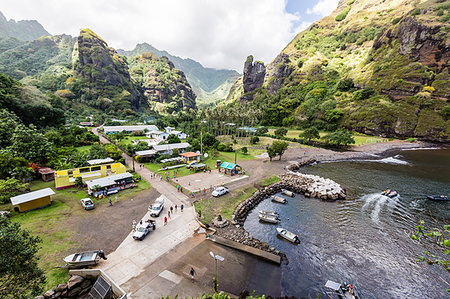 südpazifik - Overlooking the harbor in the town of Hanavave, Fatu Hiva, Marquesas, French Polynesia, South Pacific, Pacific Stockbilder - Lizenzpflichtiges, Bildnummer: 841-09229446