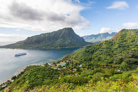 simsearch:841-03676712,k - Overlooking Opunohu Bay of Moorea, Society Islands, French Polynesia, South Pacific, Pacific Stock Photo - Rights-Managed, Code: 841-09229479