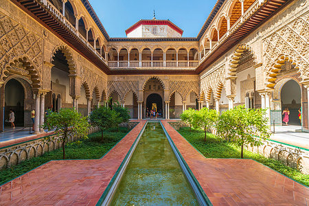 simsearch:841-09229522,k - Patio de las Doncellas, a decorated courtyard and pool in typical Mudejar architecture, Real Alcazar, UNESCO World Heritage Site, Seville, Andalusia, Spain, Europe Photographie de stock - Rights-Managed, Code: 841-09229518