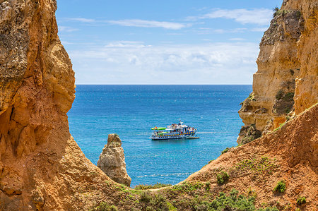 simsearch:841-08861028,k - Excursion boat passing the rocky coastline near Lagos, Algarve, Portugal, Europe Foto de stock - Con derechos protegidos, Código: 841-09229821