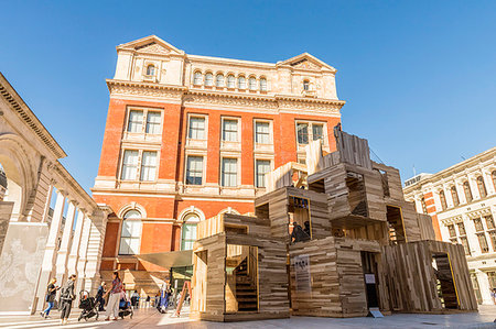 simsearch:841-09242186,k - The Sackler Courtyard at the V and A (Victoria and Albert) Museum, South Kensington, London, England, United Kingdom, Europe Stock Photo - Rights-Managed, Code: 841-09229856