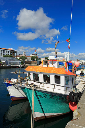 simsearch:700-03567977,k - Fishing boats, Ponta Delgada City, Sao Miguel Island, Azores, Portugal, Atlantic, Europe Foto de stock - Direito Controlado, Número: 841-09229911