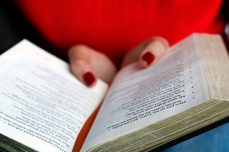 simsearch:841-09163352,k - Christian woman reading the Bible, Vietnam, Indochina, Southeast Asia, Asia Photographie de stock - Rights-Managed, Code: 841-09229984