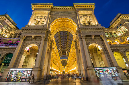 View of Galleria Vittorio Emanuele II in Piazza Del Duomo illuminated at dusk, Milan, Lombardy, Italy, Europe Photographie de stock - Rights-Managed, Code: 841-09230027