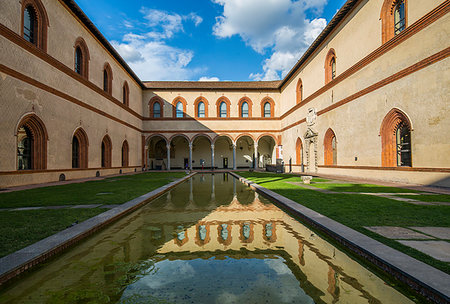 simsearch:841-09055697,k - View of Castello Sforzesco (Sforza Castle) on a bright sunny day, Milan, Lombardy, Italy, Europe Photographie de stock - Rights-Managed, Code: 841-09230021