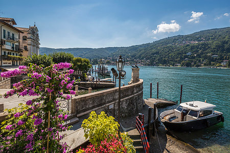 View of Isola dei Pescatori and Lake Maggiore, Borromean Islands, Lago Maggiore, Piedmont, Italian Lakes, Italy, Europe Foto de stock - Con derechos protegidos, Código: 841-09230051