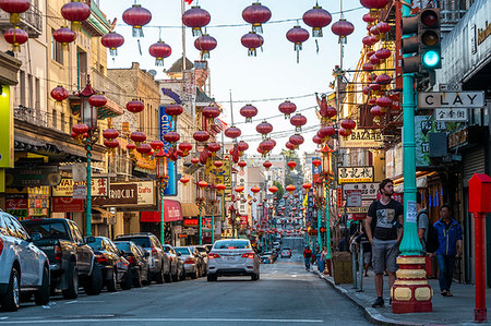 simsearch:841-05846672,k - View of lanterns on street in Chinatown, San Francisco, California, United States of America, North America Stock Photo - Rights-Managed, Code: 841-09230053