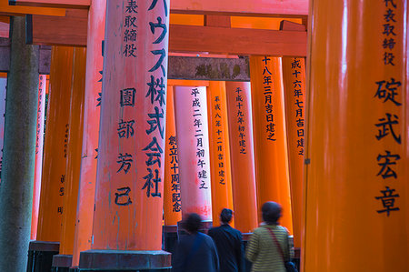 simsearch:700-03814282,k - Vermilion torii gates, donated and inscribed by businesses and individuals, Fushimi Inari Shrine, Kyoto, Japan, Asia Photographie de stock - Rights-Managed, Code: 841-09241933