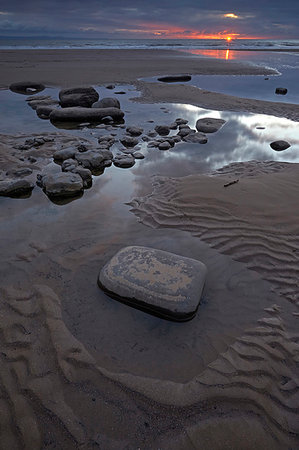 simsearch:841-09242221,k - Tidal pools at sunset at Dunraven Bay, Southerndown, Glamorgan Heritage Coast, Wales, United Kingdom, Europe Foto de stock - Con derechos protegidos, Código: 841-09242210