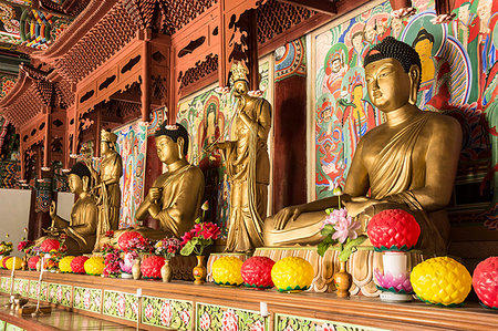 simsearch:6119-08641192,k - Pohyon Buddhist Temple, Myohyang, North Korea, Asia Stock Photo - Rights-Managed, Code: 841-09242316