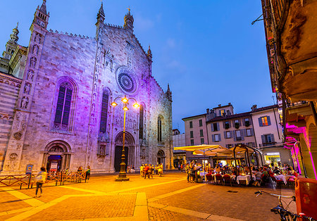 simsearch:841-05847888,k - View of Duomo and restaurants in Piazza del Duomo at dusk, Como, Province of Como, Lake Como, Lombardy, Italy, Europe Foto de stock - Con derechos protegidos, Código: 841-09242475