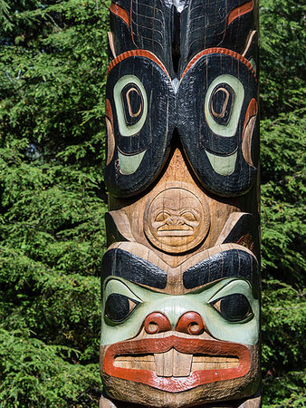 sitka - Detail of a totem pole on display at Sitka National Historical Park in Sitka, Baranof Island, Southeast Alaska, United States of America Photographie de stock - Rights-Managed, Code: 841-09255514