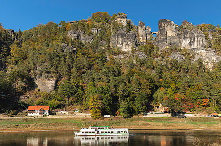 elbe sandstone mountains - Excursion boat on Elbe River, Bastei Bridge, Elbsandstein Mountains, Saxony Switzerland National Park, Saxony, Germany, Europe Photographie de stock - Rights-Managed, Code: 841-09255652