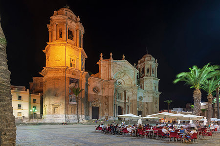 simsearch:6119-09061989,k - Tourists at restaurants in front of Cadiz Cathedral, Plaza Catedral, Cadiz, Andalusia, Spain, Europe Photographie de stock - Rights-Managed, Code: 841-09255689