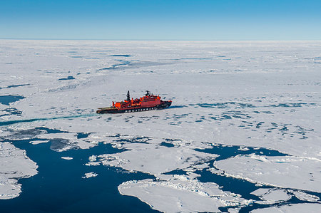 simsearch:841-09255762,k - Aerial of the Icebreaker '50 years of victory' on its way to the North Pole breaking through the ice, Arctic Stockbilder - Lizenzpflichtiges, Bildnummer: 841-09255764