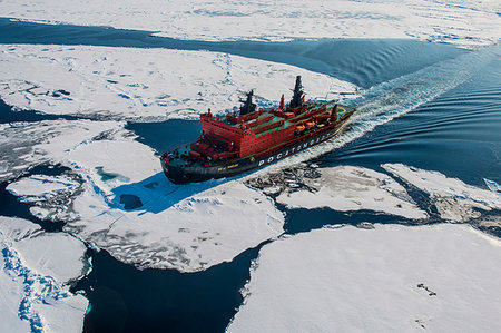 simsearch:841-03673755,k - Aerial of the Icebreaker '50 years of victory' on its way to the North Pole, Arctic Fotografie stock - Rights-Managed, Codice: 841-09255765