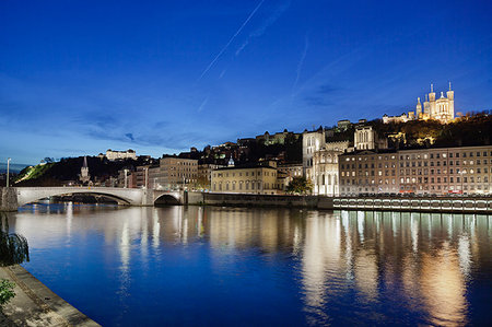 river saone - Pont Bonaparte, Lyon, Auvergne-Rhone-Alpes, France, Europe Foto de stock - Con derechos protegidos, Código: 841-09256100