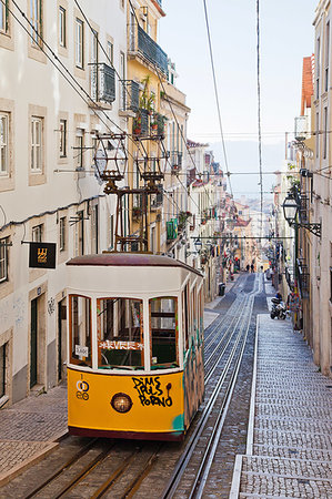 simsearch:841-03677100,k - Elevador da Bica, Lisbon, Portugal, Europe Foto de stock - Con derechos protegidos, Código: 841-09256201