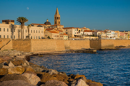 City walls and the cathedral of Alghero, Sardinia, Italy, Europe Stock Photo - Rights-Managed, Code: 841-09256301