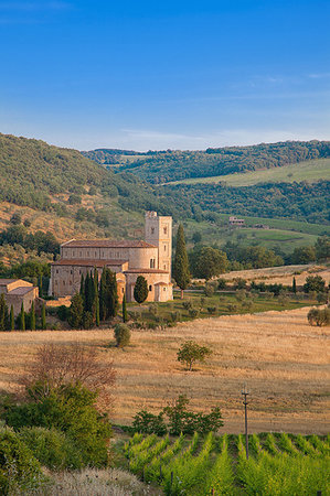 simsearch:6119-09134882,k - The Abbey of Sant'Antimo, Sant'Antimo, Tuscany, Italy, Europe Stock Photo - Rights-Managed, Code: 841-09256373