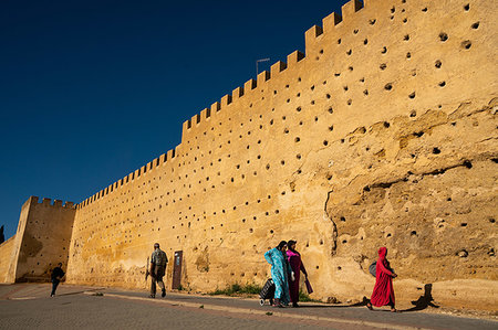 simsearch:841-02920028,k - Women in traditional dress walking alongside the walls of the Kasbah Cherada in Fez Medina, UNESCO World Heritage Site, Morocco, North Africa, Africa Stock Photo - Rights-Managed, Code: 841-09256700