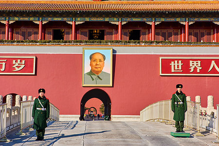 place tiananmen - Security guards at the Tiananmen, or the Gate of Heavenly Peace, Forbidden City, Beijing, China, East Asia Photographie de stock - Rights-Managed, Code: 841-09256797