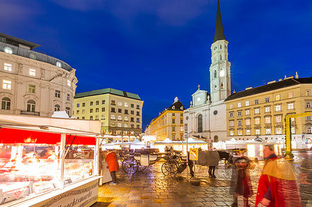 simsearch:6119-09054406,k - View of Christmas Markets stalls and St. Michael Catholic Church in Michaelerplatz at dusk, Vienna, Austria, Europe Photographie de stock - Rights-Managed, Code: 841-09257088