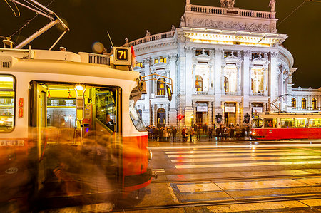 simsearch:841-09257088,k - View of Burgtheater and city trams at night in Rathausplaza, Vienna, Austria, Europe Photographie de stock - Rights-Managed, Code: 841-09257089