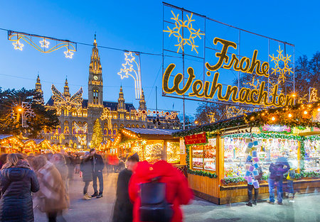 simsearch:841-09135448,k - Rathaus and Christmas market stalls at night in Rathausplatz, Vienna, Austria, Europe Foto de stock - Con derechos protegidos, Código: 841-09257095