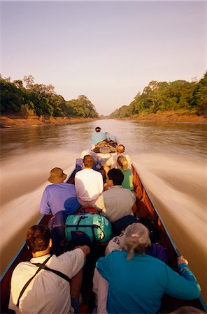 escaler - Tourists in longboat on a river in the Mulu National Park in Sarawak, Borneo, Malaysia, Southeast Asia, Asia Foto de stock - Direito Controlado, Número: 841-02704004