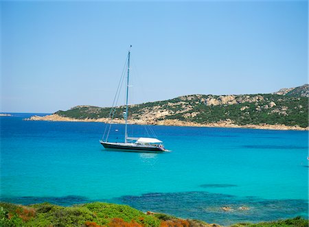 Yacht in Golfo Pero, Costa Smeralda, island of Sardinia, Italy, Mediterranean, Europe Foto de stock - Con derechos protegidos, Código: 841-02704300