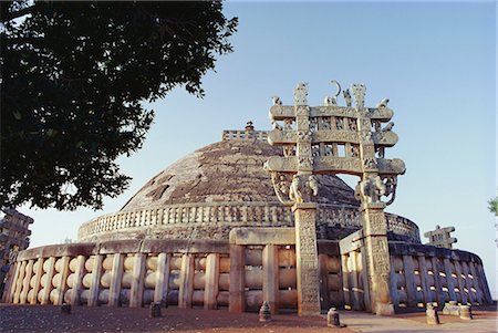 pictures of landmark of madhya pradesh - Buddhist stupa and torana (gateway) of Stupa 1, known as the Great Stupa, built by the Emperor Ashoka in the 3rd century BC, at Sanchi, Madhya Pradesh, India Stock Photo - Rights-Managed, Code: 841-02704525