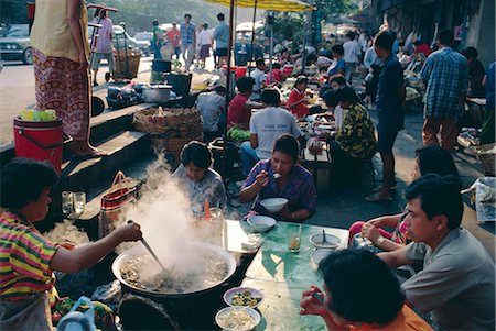 people eating food in street - Street side restaurant, Bangkok, Thailand Stock Photo - Rights-Managed, Code: 841-02704531