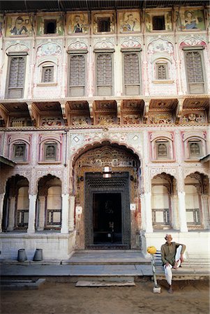 fresco painting rajasthan - Courtyard of a fresco painted old merchants haveli (mansion), found all over the Sheknauati District, Rajasthan State, India, Asia Stock Photo - Rights-Managed, Code: 841-02704540