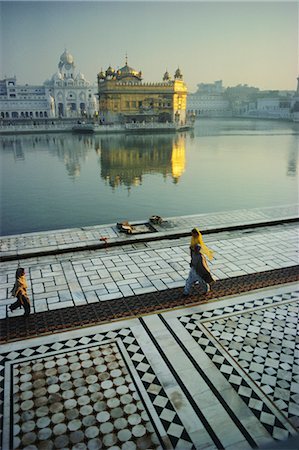 The Golden Temple, holiest shrine in the Sikh religion, Amritsar, Punjab, India Stock Photo - Rights-Managed, Code: 841-02704543