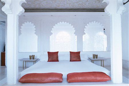 simsearch:841-02900477,k - Bedroom suite with traditional cusped arches, Devi Garh Fort Palace Hotel, near Udaipur, Rajasthan state, India, Asia Fotografie stock - Rights-Managed, Codice: 841-02704577