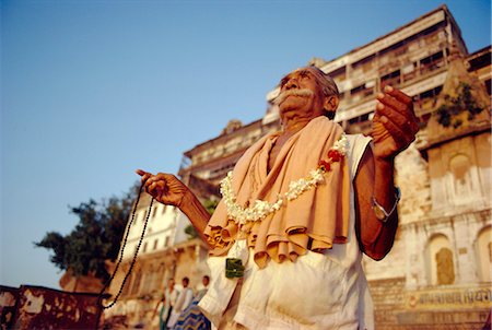 Ghatia méditation matin earling sur les ghats du Gange (Ganga), Varanasi (Bénarès), l'Etat d'Uttar Pradesh, Inde Photographie de stock - Rights-Managed, Code: 841-02704572