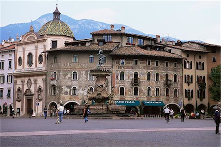 piazza duomo - Case Cazuffi-Rella, in Piazza Duomo, Trento, Trentino, Italy, Europe Foto de stock - Con derechos protegidos, Código: 841-02704644