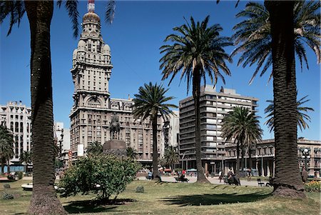 Statue of Artigas, Plaza Independecia between old and new town, Montevideo, Uruguay, South America Stock Photo - Rights-Managed, Code: 841-02704787