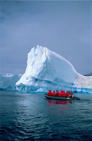 simsearch:841-02901646,k - Tourists exploring icebergs by dinghy, Antarctica, Polar Regions Foto de stock - Con derechos protegidos, Código: 841-02704935