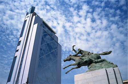 simsearch:841-03057898,k - Statue et gratte-ciel moderne montrent le contraste entre l'ancien et le nouveau, Santiago, Chili, Amérique du Sud Photographie de stock - Rights-Managed, Code: 841-02704968