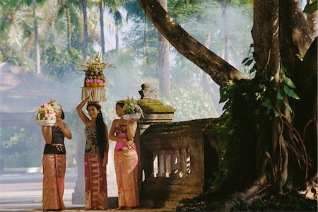 sanur - Young women with offerings, Sanur, Bali, Indonesia, Asia Foto de stock - Direito Controlado, Número: 841-02705298