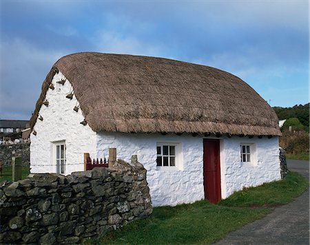 Chaume Pierre bâtiment abritant le musée folklorique de Cregneash Village sur l'île de Man, Angleterre, Royaume-Uni, Europe Photographie de stock - Rights-Managed, Code: 841-02705383