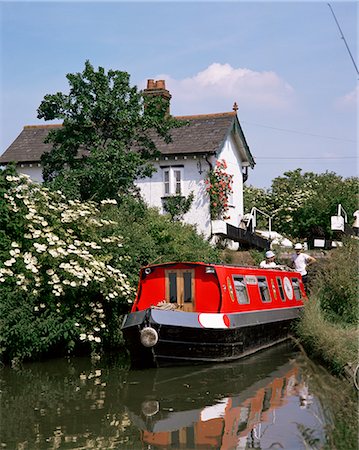 simsearch:841-06345034,k - Narrow boat and lock, Aylesbury Arm of the Grand Union Canal, Buckinghamshire, England, United Kingdom, Europe Stock Photo - Rights-Managed, Code: 841-02705401